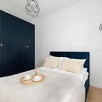 Cozy Located Near The By Renters