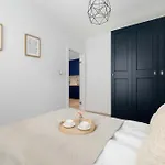 Cozy Located Near The By Renters *