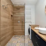 Cozy Located Near The By Renters