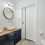 Cozy Located Near The By Renters