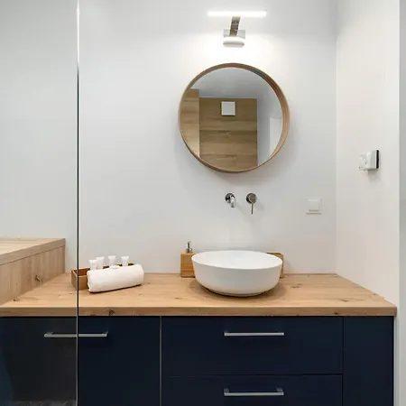 Cozy Located Near The By Renters Appartement