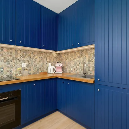 Cozy Located Near The By Renters