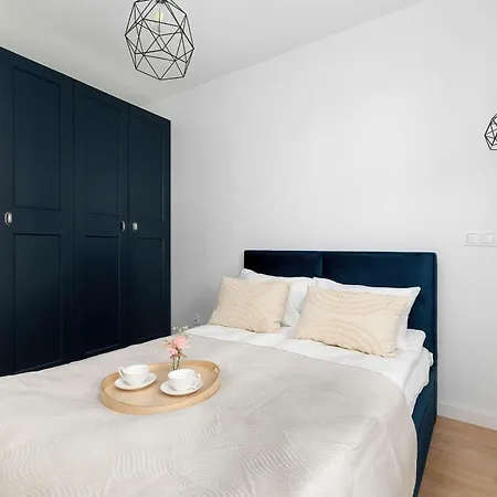 Cozy Located Near The By Renters